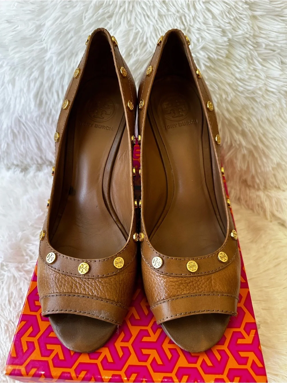 Tory Burch Nelson Royal Tan Leather Gold Stud Peep Toe Wedge Heels Size: 10